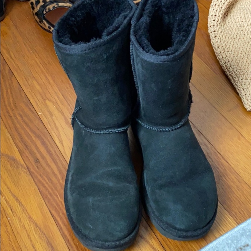 UGG classic II Genuine Sherling Lined short boot